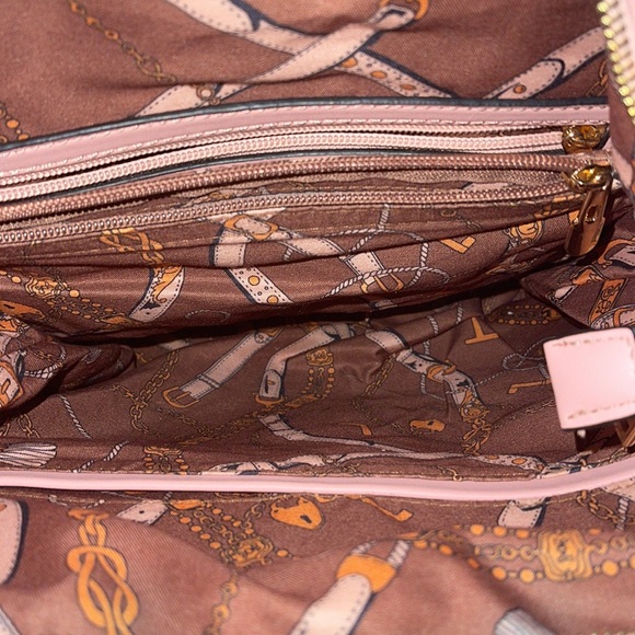 Like new pink purse - Picture 4 of 4